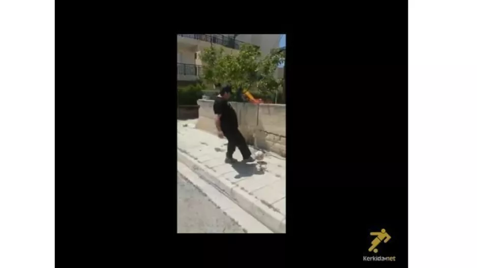 Πετάει.../Γιάγκος-Κρίστοφερ