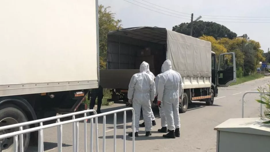 "Κάναμε λαθρεμπόριο"!!! Τους δώσαμε ΦΑΡΜΑΚΑ και... μαλλώνουν μεταξύ τους!