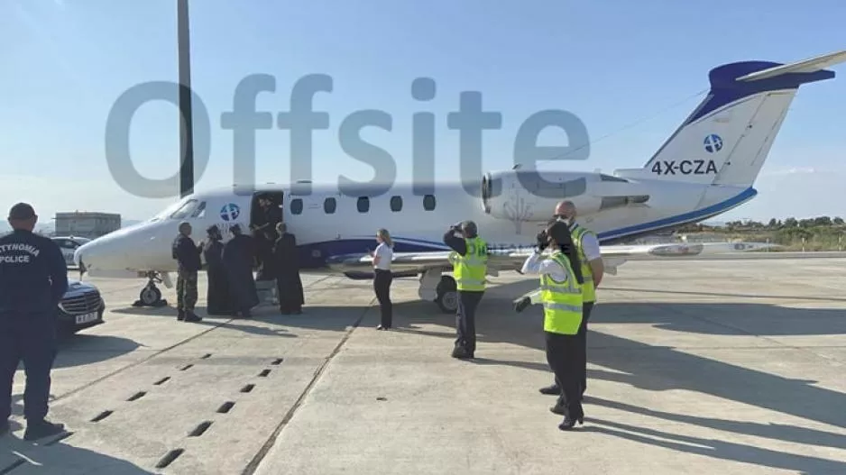 Έφτασε στην Κύπρο το Άγιο Φως/ΦΩΤΟΣ