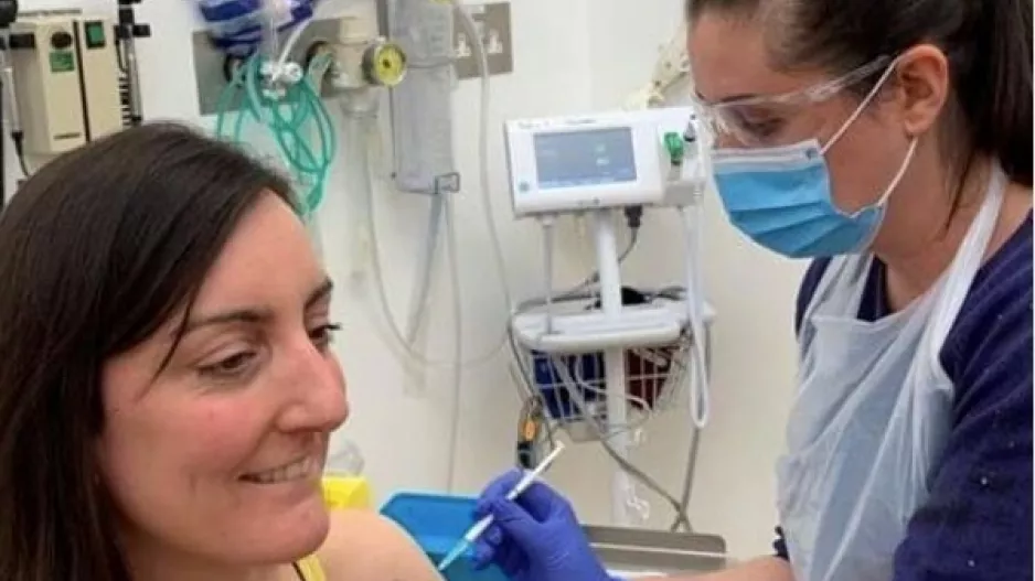 Eπιβεβαίωσε την πρώτη δοκιμή εμβολίου για τον κορωνοϊό στην Ευρώπη