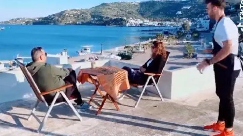 Φρέντο... πετουτσίνο!/ Έτσι θα μας σερβίρουν τον καφέ μετά την καραντίνα! (Βίντεο)