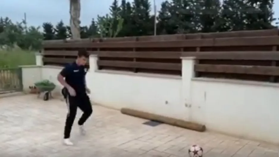 Γυμνάζονται στο σπίτι και οι οπαδοί! 