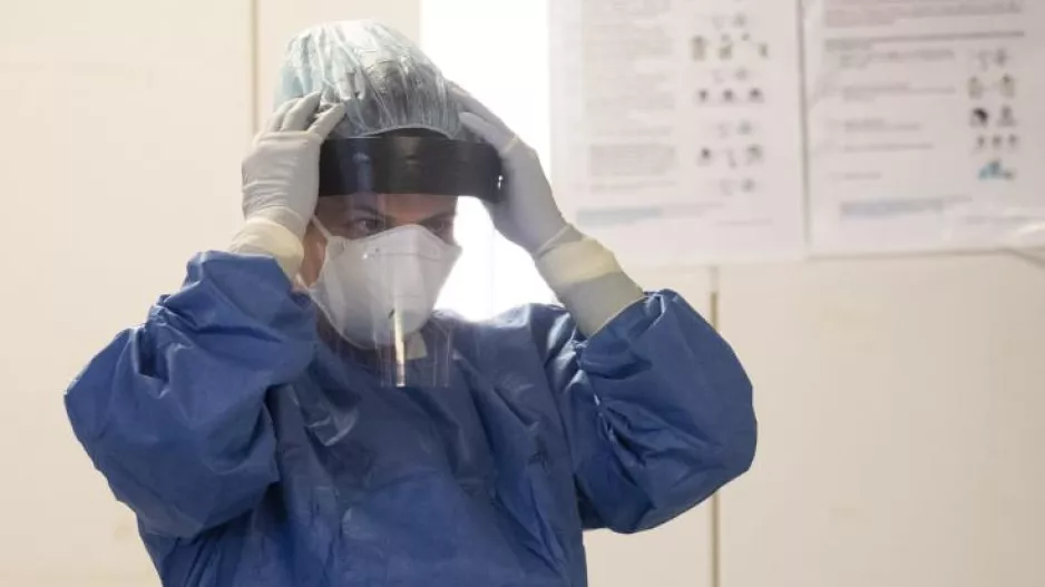 Συμπολίτες μας κατασκευάζουν καθημερινά 500 ασπίδες προσώπου για το ιατρικό προσωπικό!
