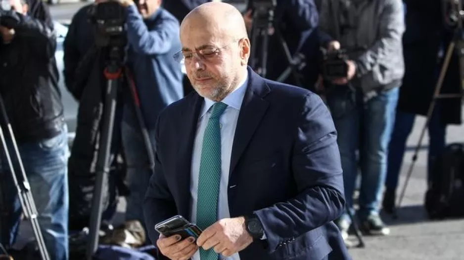 Καμία σκέψη για μονομερή μείωση συμβολαίων