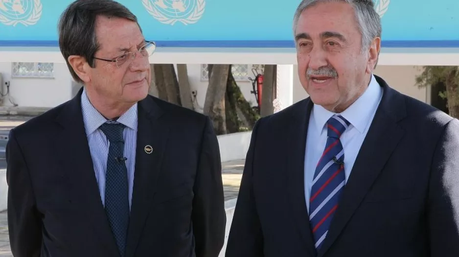 Στέλνουμε φάρμακα στα κατεχόμενα (Επικοινωνία Αναστασιάδη-Ακκιντζί)