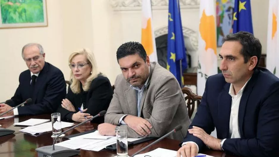 Χαλάρωση μέτρων: ΑΥΡΙΟ οι διευκρινίσεις από τους Υπουργούς