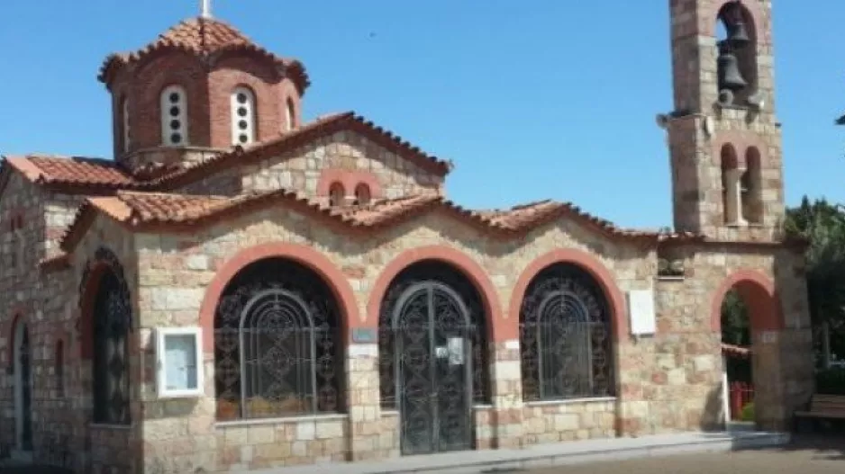 Ιερέας άνοιξε την εκκλησία για τους πιστούς και οδηγήθηκε στον εισαγγελέα  