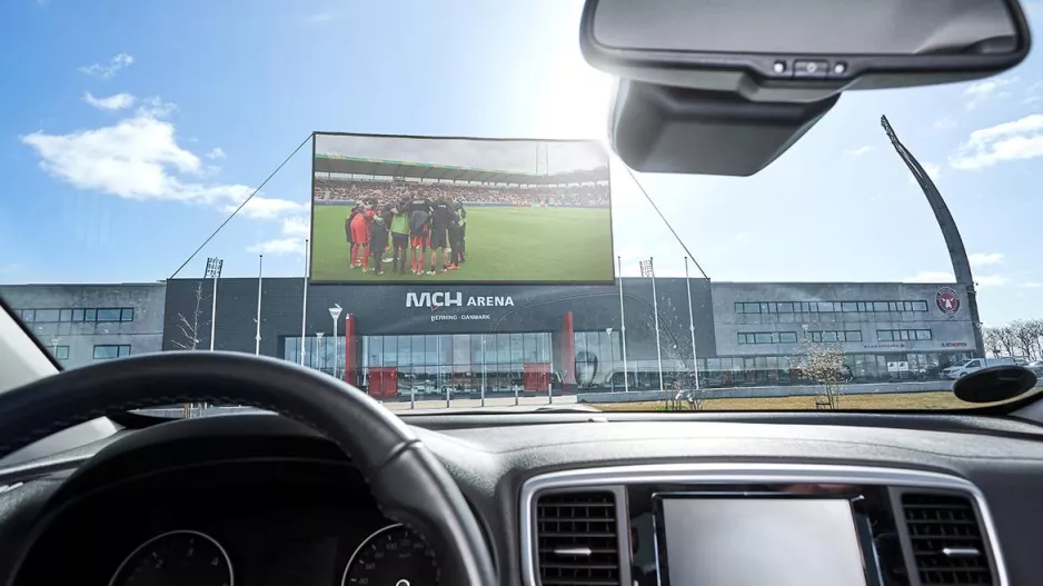 Πω πω ιδέα/ΠΡΟΤΕΙΝΟΥΝ DRIVE-IN παρακολούθηση αγώνων
