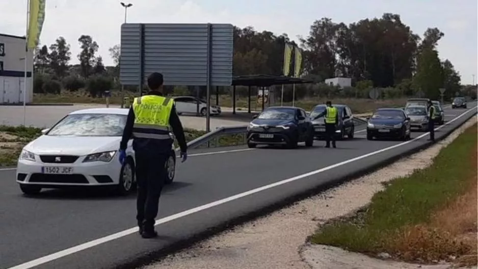 Πόλεις οχυρώνονται για να εμποδίσουν την άφιξη τουριστών