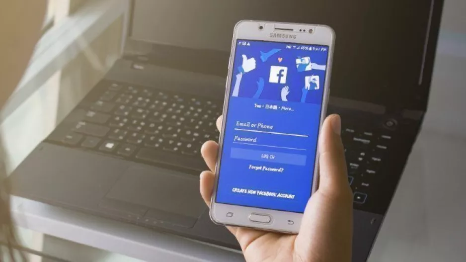 Messenger Rooms/Απάντηση Facebook στο Zoom 