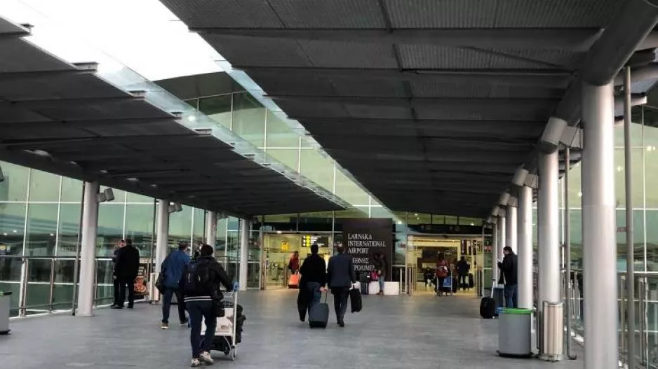 Δύο αναχωρήσεις και δύο αφίξεις από και προς την Κύπρο
