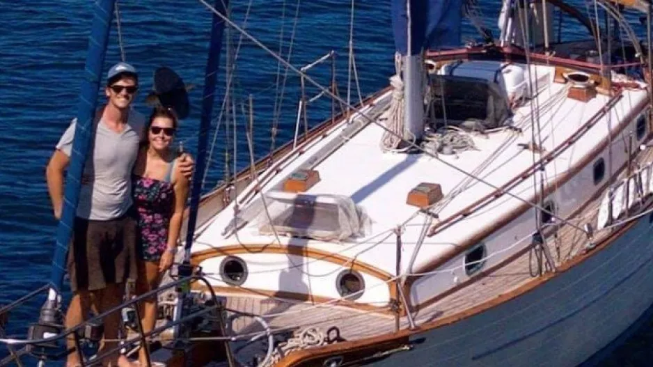 Το σοκ ζευγαριού που ταξίδευε με ιστιοφόρο επί ένα μήνα και δεν είχε ιδέα για τον κορωνοϊό 