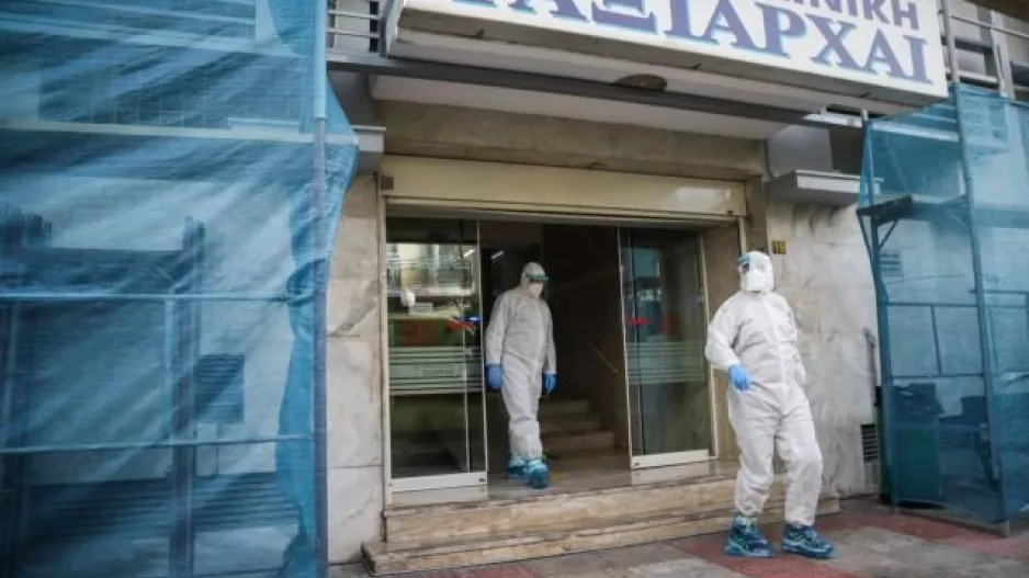 Οργή και αγωνία για τις κλινικές σε Περιστέρι και Ελληνικό - Φόβοι για δραματική εξέλιξη λόγω χαλάρωσης