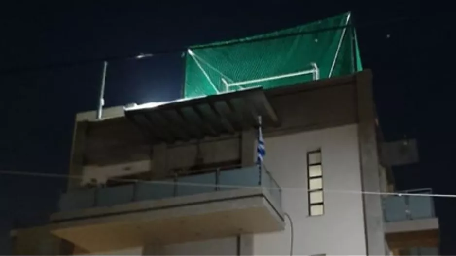 Καραντίνα και... γήπεδο ποδοσφαίρου στην ταράτσα