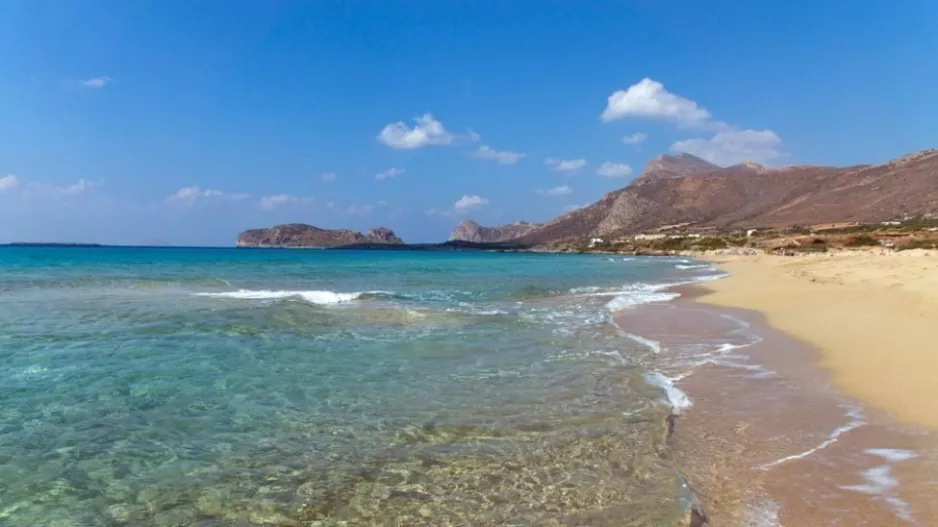 Την έβγαλαν από τη θάλασσα και της έκοψαν πρόστιμο