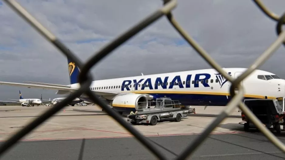 Ryanair: Δεν ξαναπετάμε αν «φύγουν» τα μεσαία καθίσματα