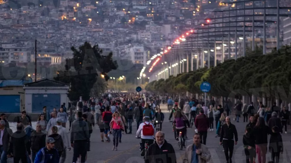 Θεσσαλονίκη: Άνοιξε η Νέα Παραλία και... βούλιαξε από κόσμο