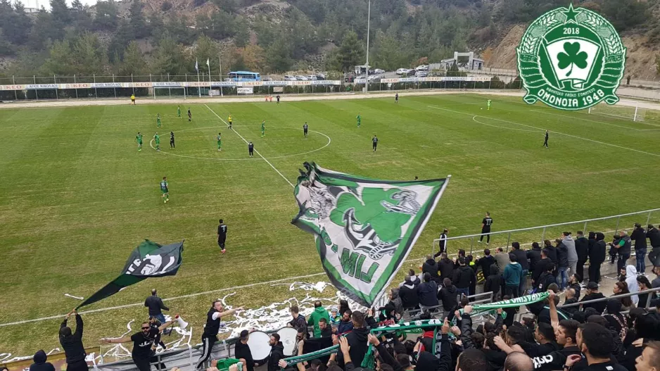 ΑΠΟΘΕΩΝΕΙ τον κόσμο
