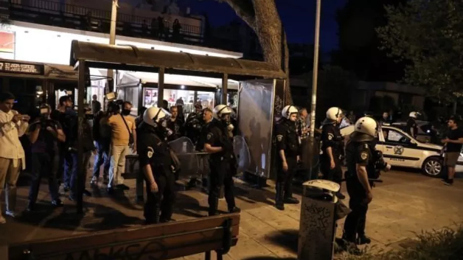 Υγειονομική βόμβα τα υπαίθρια πάρτι – Πιθανές νέες απαγορεύσεις