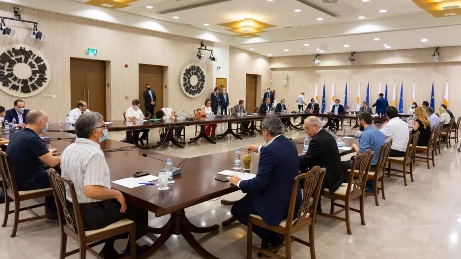 Παρασκευή ΑΠΟΦΑΣΕΙΣ για αεροδρόμια-ξενοδοχεία