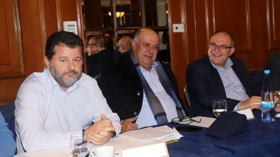 ΣΥΜΦΩΝΟΥΝ σε όλα...