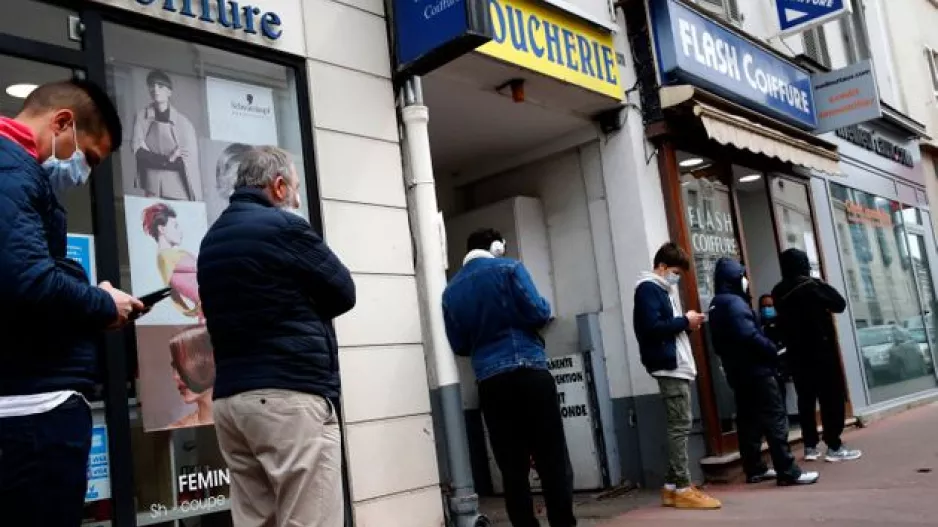 Ανησυχητικές οι πρώτες ενδείξεις από χώρες που “ξανανοίγουν”