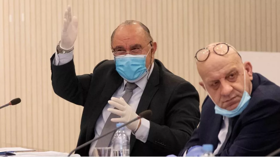 ΛΥΣΗ...