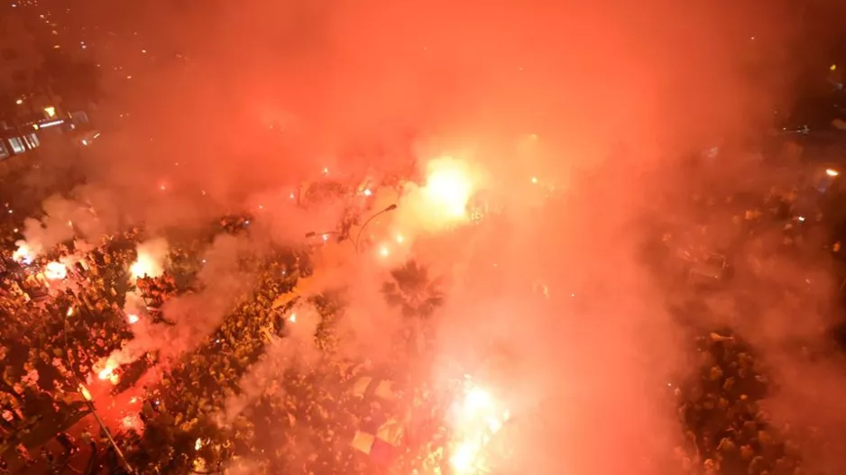 ΑΝΑΡΤΗΣΗ από την ΘΥΡΑ 3