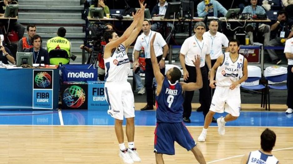 Εθνική Ελλάδος: Η FIBA θυμήθηκε τέσσερα ιστορικά νικητήρια καλάθια σε Eurobasket