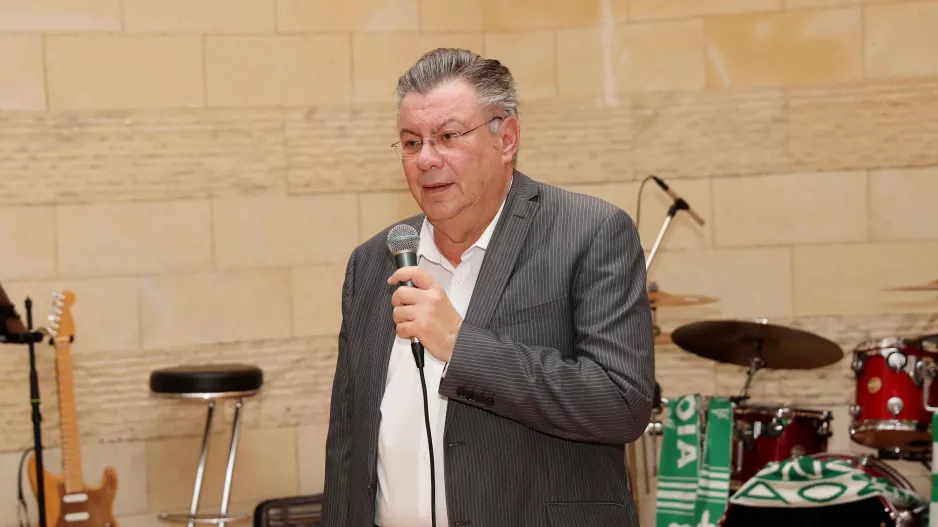 Ενήμερος και... σύμφωνος