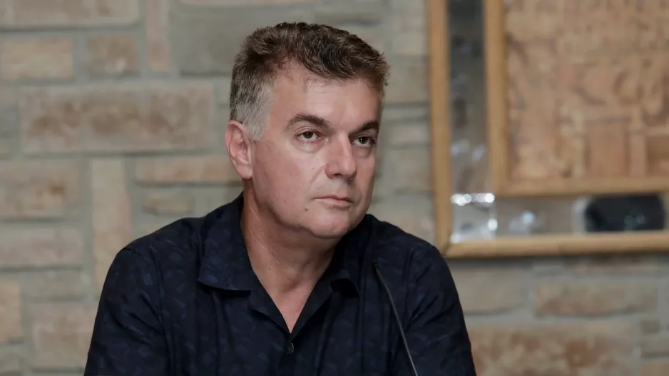 Πρώτη... "ΠΑΡΕΜΒΑΣΗ" Παπασταύρου