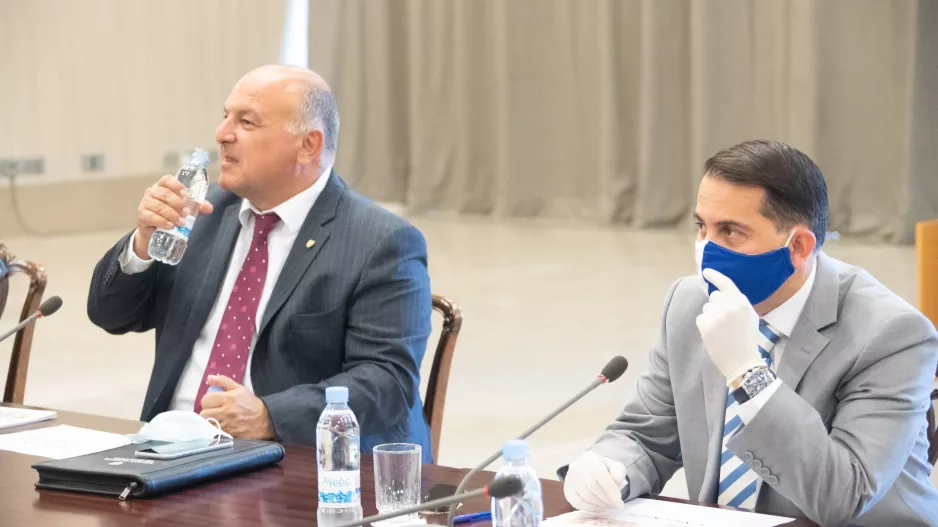 ΔΙΑΦΩΝΙΑ και... ΥΠΕΡ!