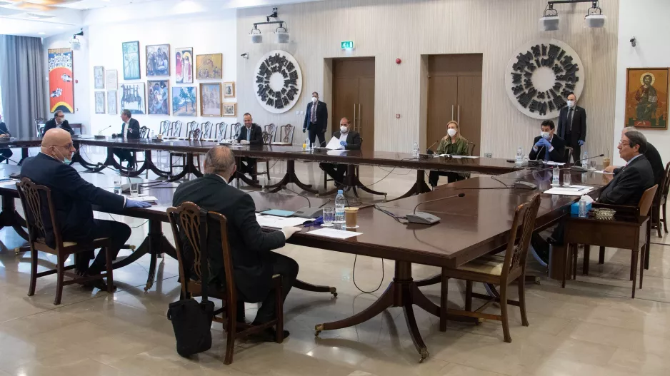 ΖΗΤΗΣΑΝ ΔΥΟ Υπουργούς στη ("ποδοσφαιρική") συνάντηση