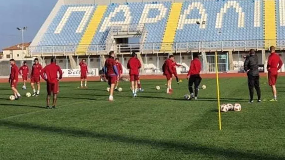 ΝΕΑ σεζόν με μόλις... ΤΡΙΑ συμβόλαια! 