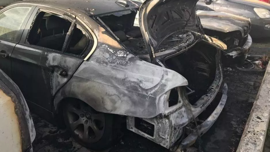 Λεμεσός/Αυτοκίνητα τυλίχθηκαν στις φλόγες μέρα-μεσημέρι