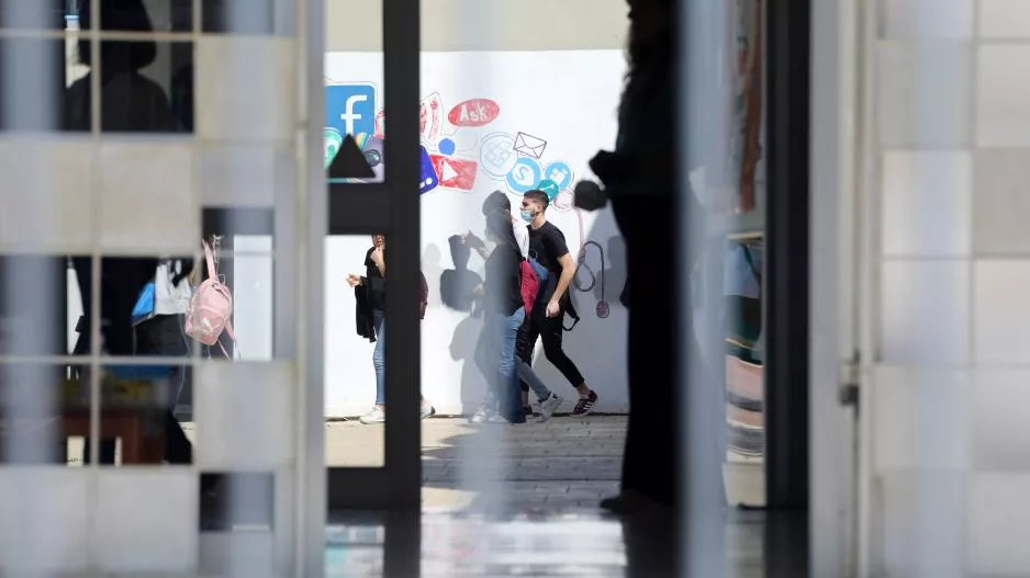 Επιστροφή στα σχολεία/ Τι ΘΕΛΟΥΝ οι εμπλεκόμενοι