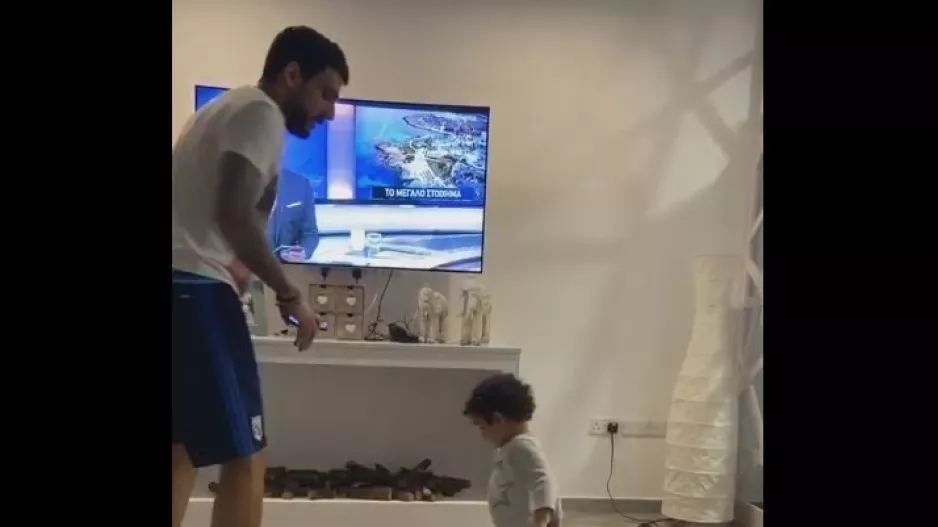 Μπάλα στο σαλόνι ο Μερκής/βίντεο
