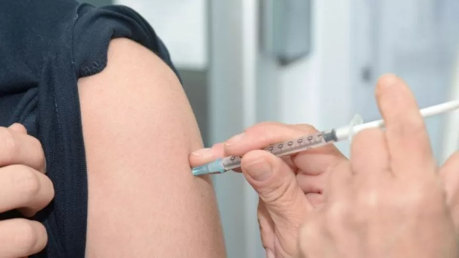 Αύριο διάσκεψη για το εμβόλιο του κορωνοϊού, με στόχο 7.5 δις