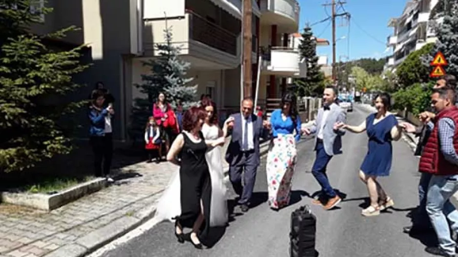 Γάμος εν μέσω κορωνοϊού (φώτος/βίντεο)