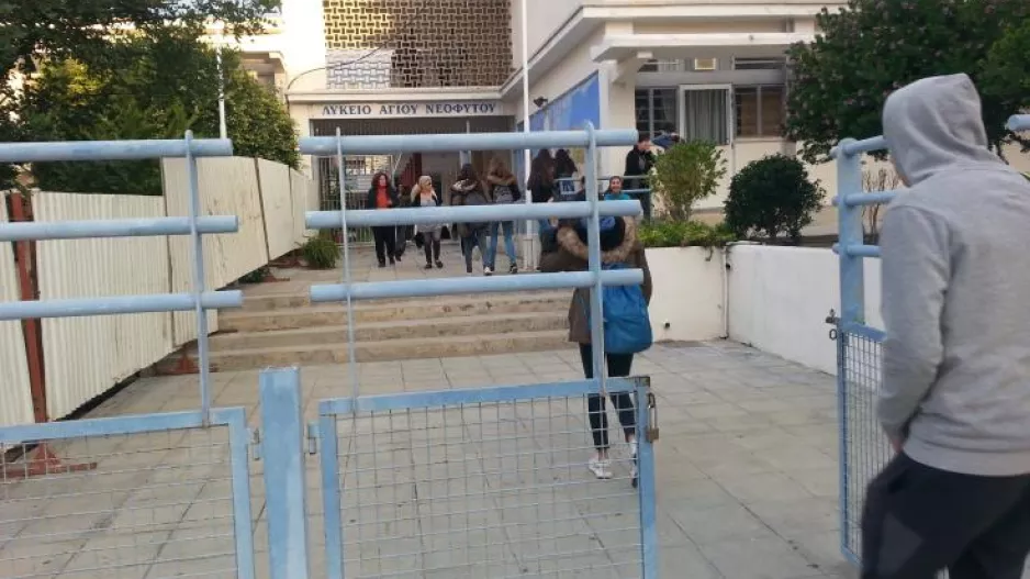 Ανακοίνωση με ερωτήματα/" Πως θα γίνει όταν στις τάξεις δεν υπάρχει ίντερνετ;"