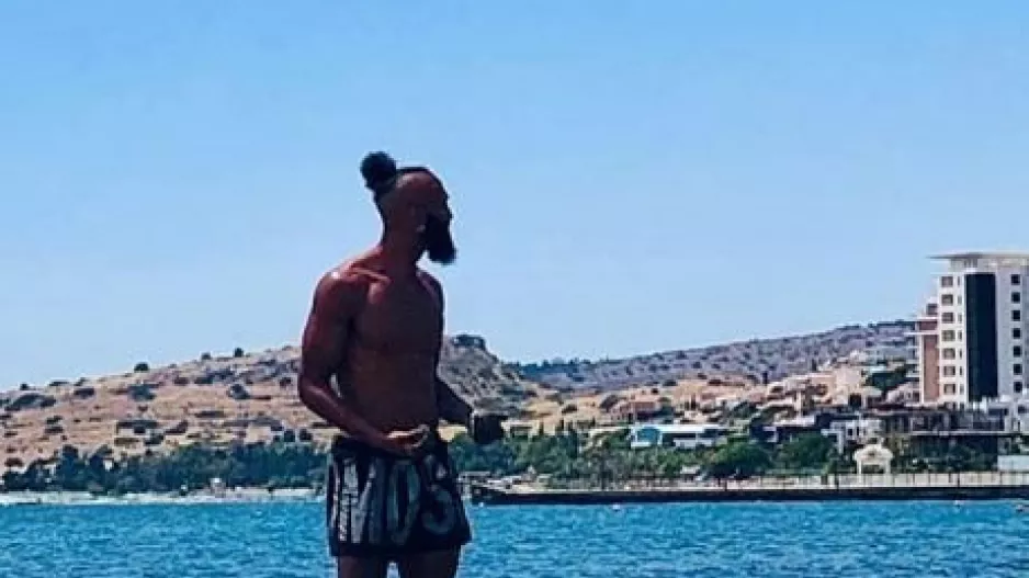 Πρώτο μπάνιο για Ενσούε/ΦΩΤΟΣ