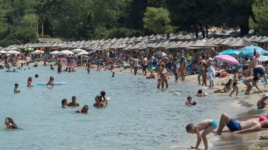 Ελλάδα/Το Σαββατοκύριακο ανοίγουν οι οργανωμένες παραλίες