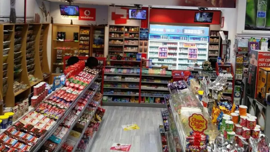 ΑΥΤΑ ΑΝΟΙΚΤΑ αύριο Κυριακή