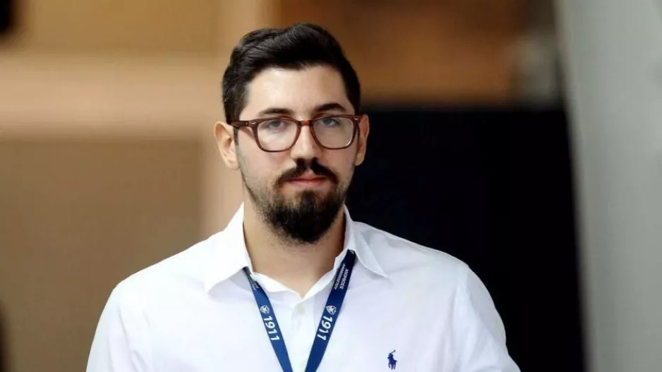 Ενόχλησε/ΑΝΟ