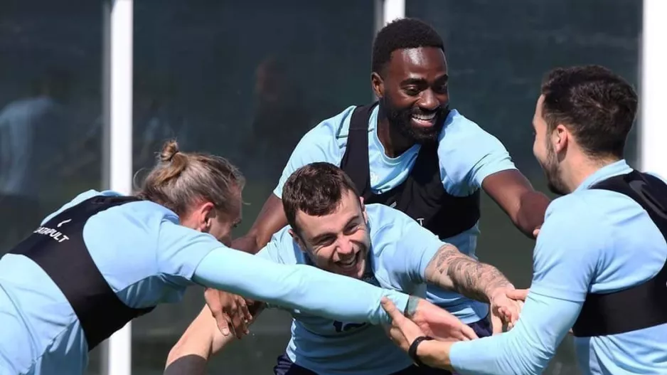 Ποστάρισμα... με τα "boys"