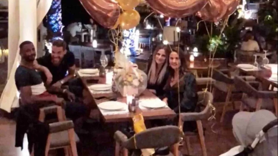 Στα γενέθλια της κοπέλας του Καρλίτος οι Σα, Καφού! (φώτο)