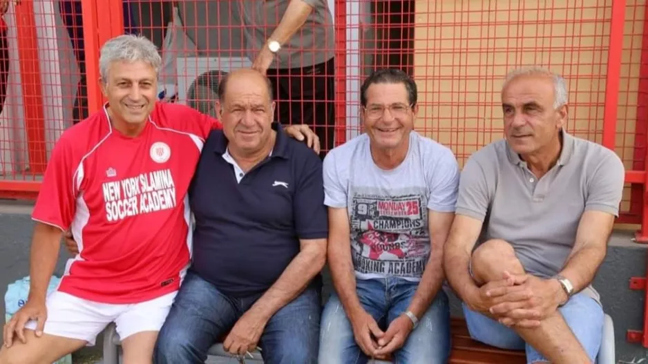 Τετράδα με ιστορία
