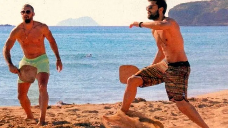 Η απόφαση - έκπληξη των λοιμωξιολόγων για τις ρακέτες στην παραλία