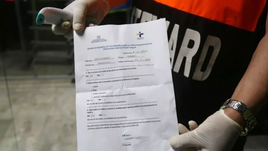 Μάσκες, θερμομέτρηση και ερωτηματολόγιο στην είσοδο! (φώτος)