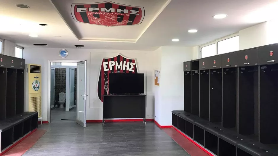 ΕΤΟΙΜΑ τα αποδυτήρια